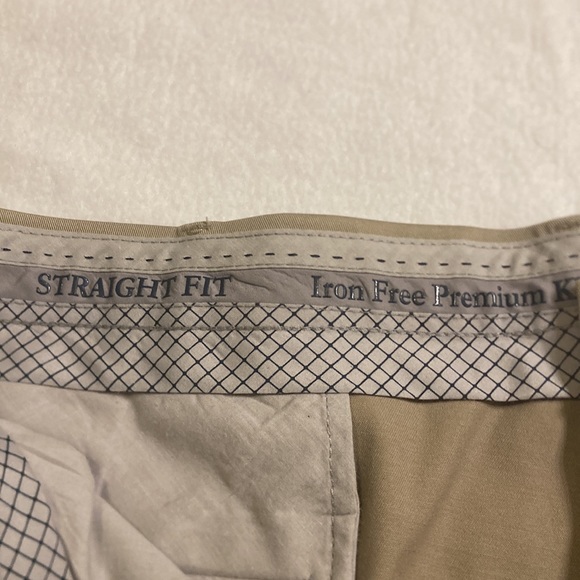 Men’s Haggar khaki Dress pant - Picture 4 of 8